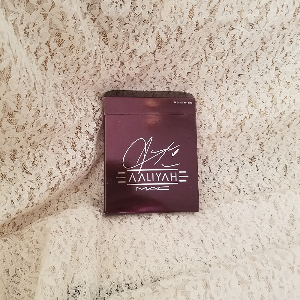 NIB MAC AALIYAH EYESHADOW X 9